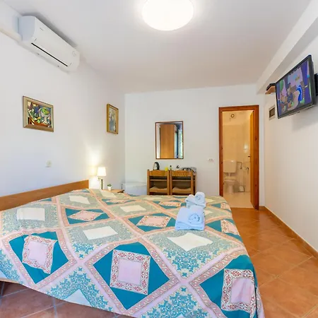 Garden Chiara Guest house *