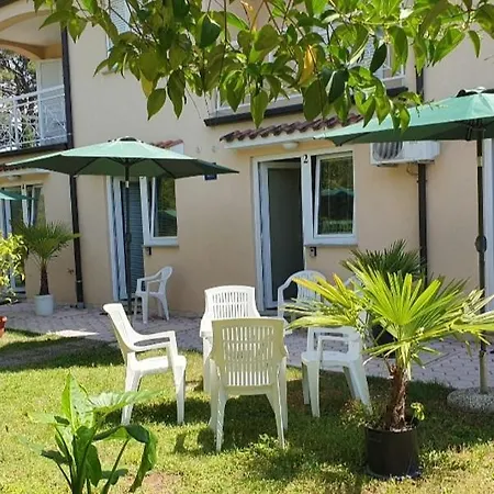 Garden Chiara Guest house *